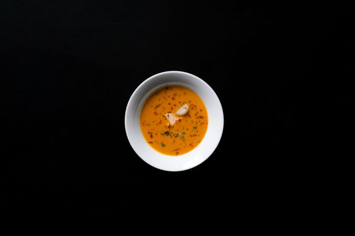 Суп з гарбузово-морквʼяним каррі з креветками і гребінцями + страва на ваш вибір